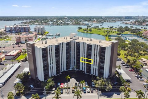 Condominio en venta en Treasure Island, Florida, 2 dormitorios, 97.55 m2 № 557731 - foto 3