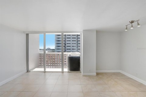 Copropriété à vendre à Tampa, Floride: 2 chambres, 78.6 m2 № 799858 - photo 9