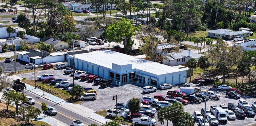 Commercial property in Englewood, Florida 702.34 sq.m. № 1000908