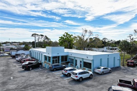 Immobilier commercial à vendre à Englewood, Floride: 702.34 m2 № 1000908 - photo 2