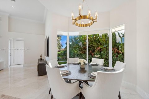 Villa ou maison à vendre à Weston, Floride: 4 chambres, 389.17 m2 № 912078 - photo 4