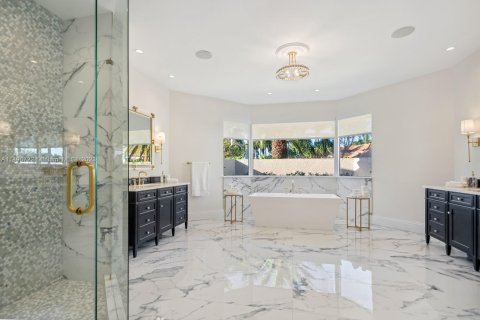 Villa ou maison à vendre à Weston, Floride: 4 chambres, 389.17 m2 № 912078 - photo 13