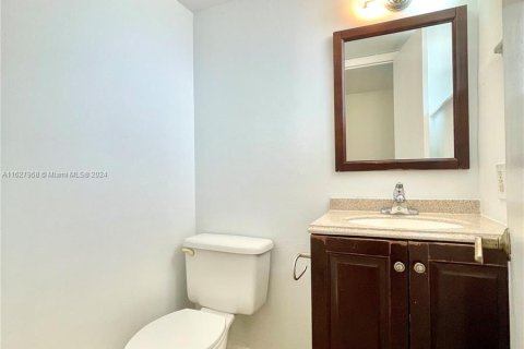 Condo in North Miami Beach, Florida, 1 bedroom  № 1282090 - photo 19