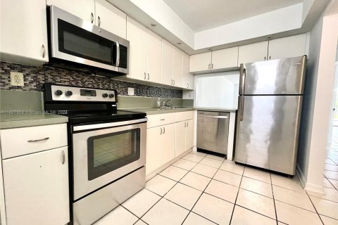 Condo in North Miami Beach, Florida, 1 bedroom  № 1282090 - photo 4