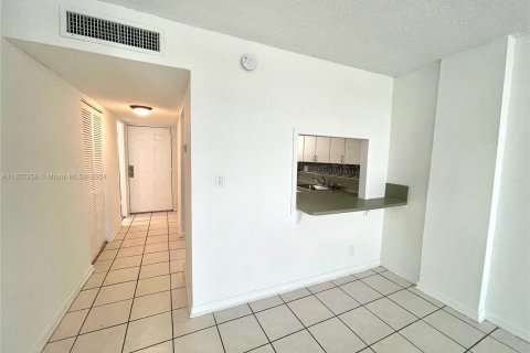 Condo in North Miami Beach, Florida, 1 bedroom  № 1282090 - photo 8