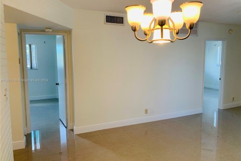 Condo in Pompano Beach, Florida, 2 bedrooms  № 1282029 - photo 10