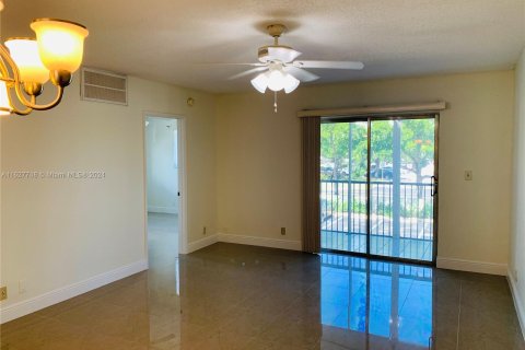 Copropriété à vendre à Pompano Beach, Floride: 2 chambres, 81.75 m2 № 1282029 - photo 6