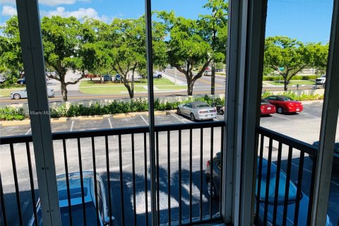 Copropriété à vendre à Pompano Beach, Floride: 2 chambres, 81.75 m2 № 1282029 - photo 9