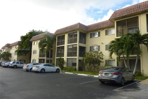 Copropriété à vendre à Pompano Beach, Floride: 2 chambres, 81.75 m2 № 1282029 - photo 2