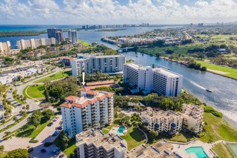 Condo in North Palm Beach, Florida, 3 bedrooms  № 1174614 - photo 1