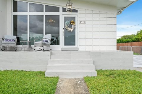 House in Miami, Florida 4 bedrooms, 194.54 sq.m. № 1427952 - photo 6