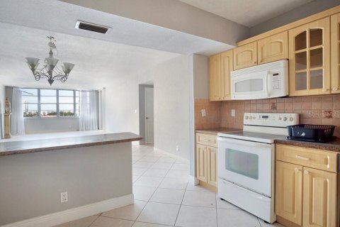 Condo in Hollywood, Florida, 2 bedrooms  № 1346259 - photo 12