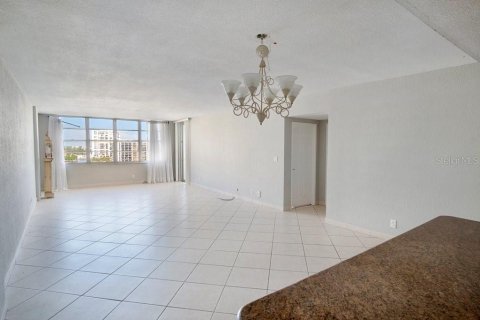 Condo in Hollywood, Florida, 2 bedrooms  № 1346259 - photo 6