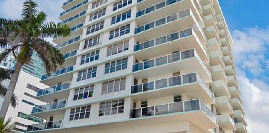 Condo in Hollywood, Florida, 2 bedrooms  № 1346259