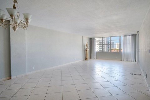 Condo in Hollywood, Florida, 2 bedrooms  № 1346259 - photo 7