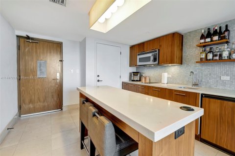 Condo in Miami Beach, Florida, 1 bedroom  № 880111 - photo 12