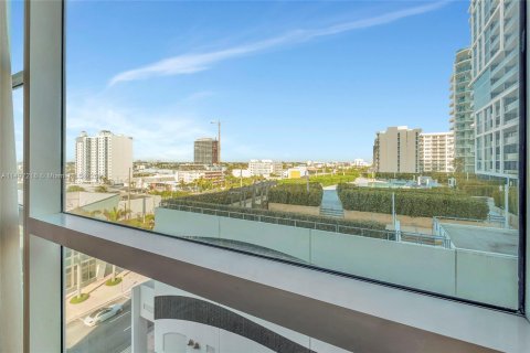 Condo in Miami Beach, Florida, 1 bedroom  № 880111 - photo 21