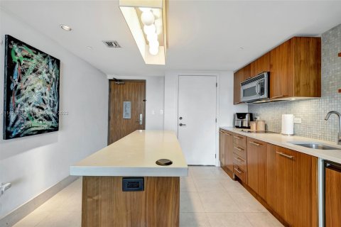 Condo in Miami Beach, Florida, 1 bedroom  № 880111 - photo 13