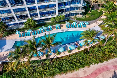 Condo in Miami Beach, Florida, 1 bedroom  № 880111 - photo 2