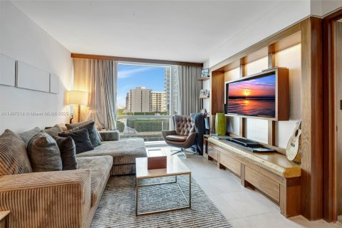 Condo in Miami Beach, Florida, 1 bedroom  № 880111 - photo 15