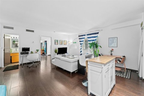 Condo in Miami Beach, Florida, 1 bedroom  № 1310656 - photo 4