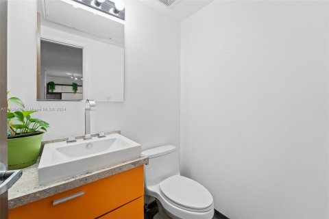 Condo in Miami Beach, Florida, 1 bedroom  № 1310656 - photo 5