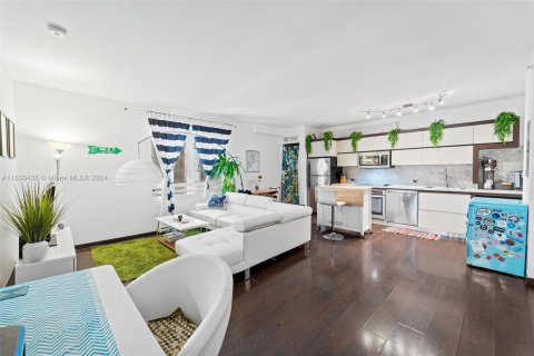 Condo in Miami Beach, Florida, 1 bedroom  № 1310656 - photo 1