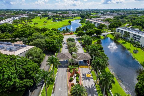 Condo in Coconut Creek, Florida, 2 bedrooms  № 1358515 - photo 1