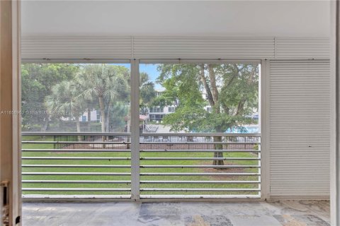 Condo in Coconut Creek, Florida, 2 bedrooms  № 1358515 - photo 11