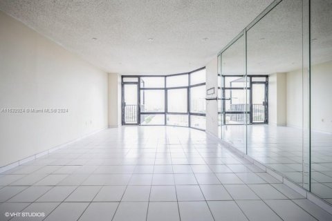 Condo in Aventura, Florida, 1 bedroom  № 1318990 - photo 6