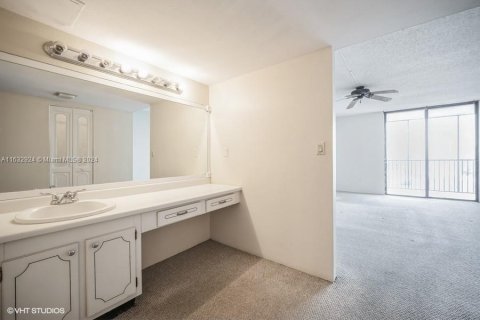 Condo in Aventura, Florida, 1 bedroom  № 1318990 - photo 9