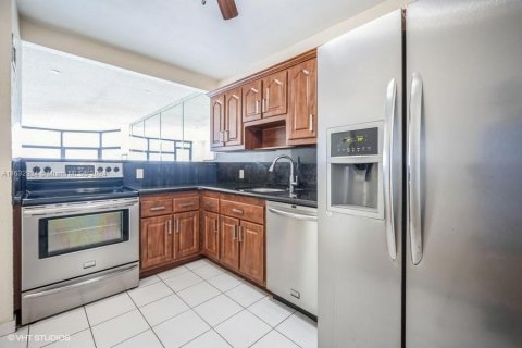 Condo in Aventura, Florida, 1 bedroom  № 1318990 - photo 5