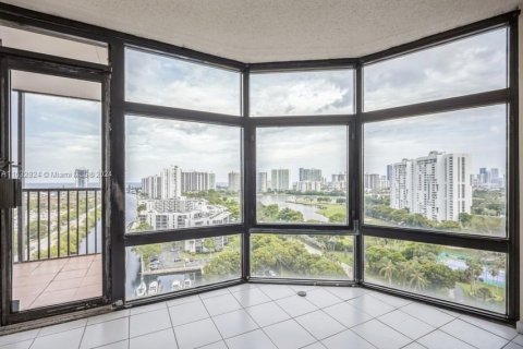 Condominio en venta en Aventura, Florida, 1 dormitorio, 84.82 m2 № 1318990 - foto 2