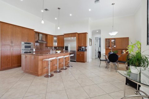 House in Miami, Florida 7 bedrooms, 721.48 sq.m. № 1145387 - photo 8