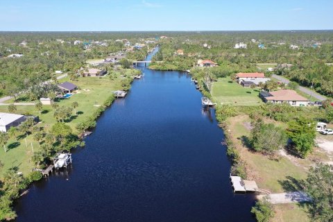 House in Port Charlotte, Florida 4 bedrooms, 284.19 sq.m. № 978084 - photo 10