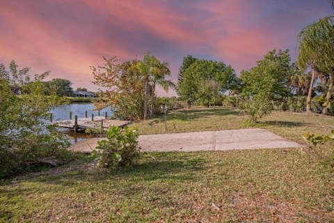 House in Port Charlotte, Florida 4 bedrooms, 284.19 sq.m. № 978084 - photo 4