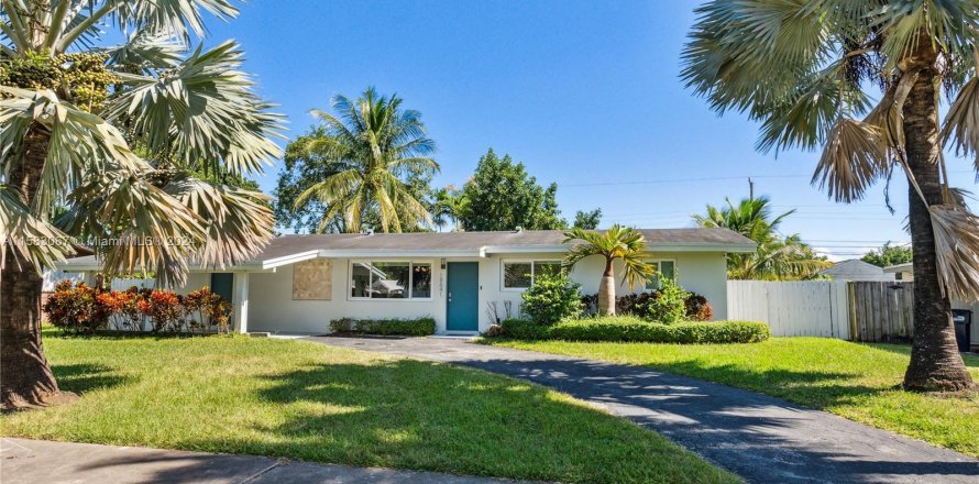 House in Cutler Bay, Florida 4 bedrooms, 158.31 sq.m. № 1162265