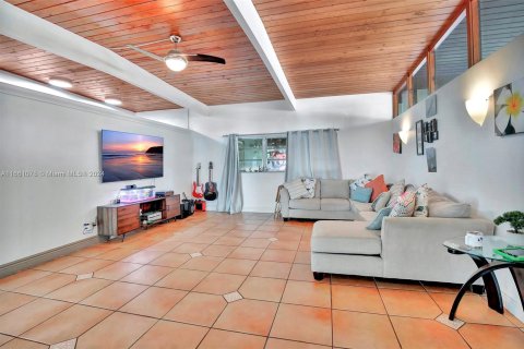 Villa ou maison à vendre à North Miami Beach, Floride: 3 chambres, 183.39 m2 № 1377561 - photo 6