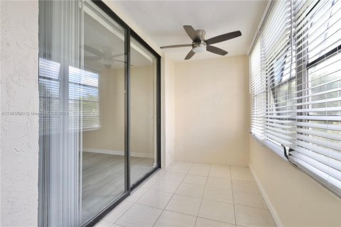 Copropriété à vendre à Lauderdale Lakes, Floride: 2 chambres, 80.36 m2 № 1377469 - photo 4