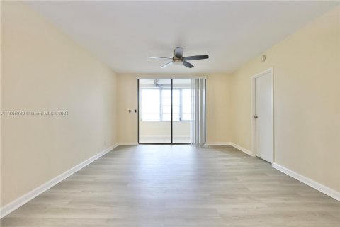 Copropriété à vendre à Lauderdale Lakes, Floride: 2 chambres, 80.36 m2 № 1377469 - photo 2