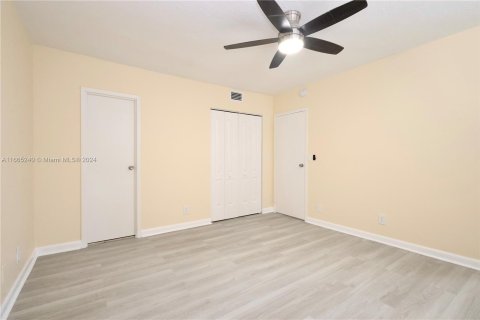 Copropriété à vendre à Lauderdale Lakes, Floride: 2 chambres, 80.36 m2 № 1377469 - photo 11