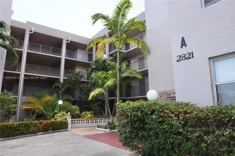 Copropriété à vendre à Lauderdale Lakes, Floride: 2 chambres, 80.36 m2 № 1377469 - photo 14