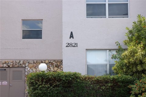 Condo in Lauderdale Lakes, Florida, 2 bedrooms  № 1377469 - photo 16