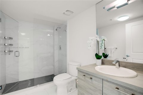 Copropriété à vendre à Sunny Isles Beach, Floride: 2 chambres, 130.34 m2 № 1377512 - photo 14