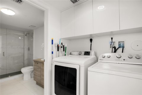 Condo in Sunny Isles Beach, Florida, 2 bedrooms  № 1377512 - photo 13