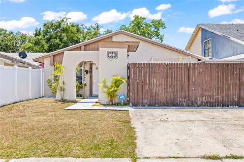 Villa ou maison à vendre à Tampa, Floride: 2 chambres, 82.78 m2 № 1336573 - photo 1