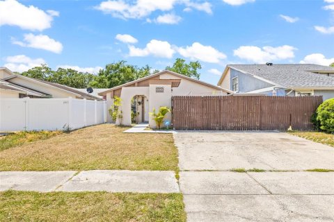 Casa en venta en Tampa, Florida, 2 dormitorios, 82.78 m2 № 1336573 - foto 2