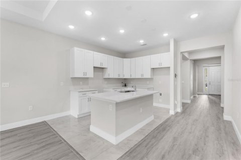 Casa en venta en Orlando, Florida, 3 dormitorios, 170.66 m2 № 1336633 - foto 3