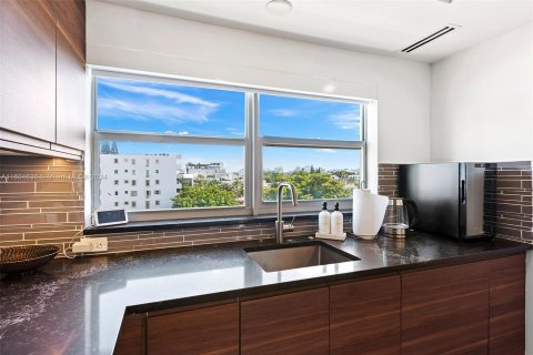 Condominio en venta en Miami Beach, Florida, 2 dormitorios, 76.27 m2 № 1224384 - foto 8