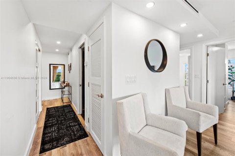 Copropriété à vendre à Miami Beach, Floride: 2 chambres, 76.27 m2 № 1224384 - photo 3